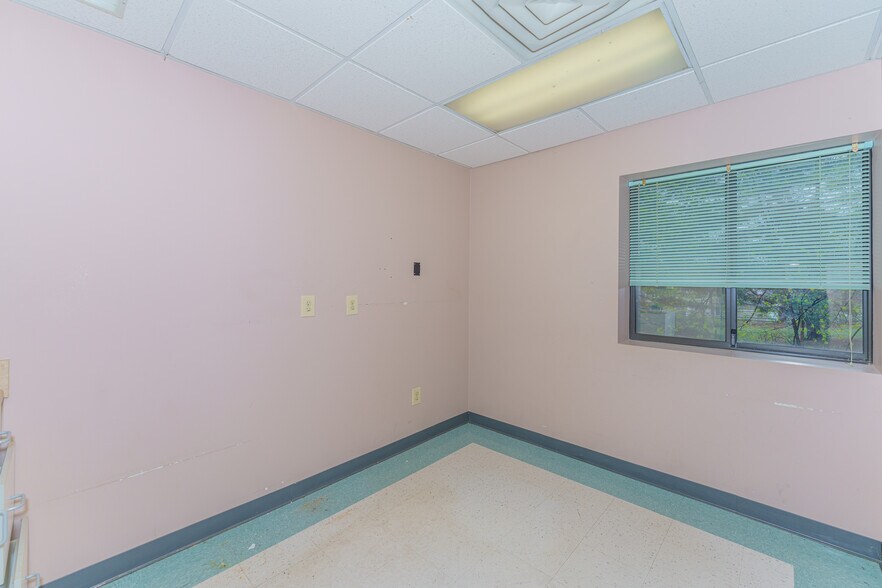 More Photos Of 961-963 State Route 146, Clifton Park Medical For Lease