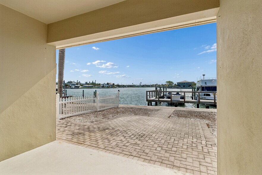 More Photos Of 2307 Bay Blvd, Indian Rocks Beach Apartments For Sale