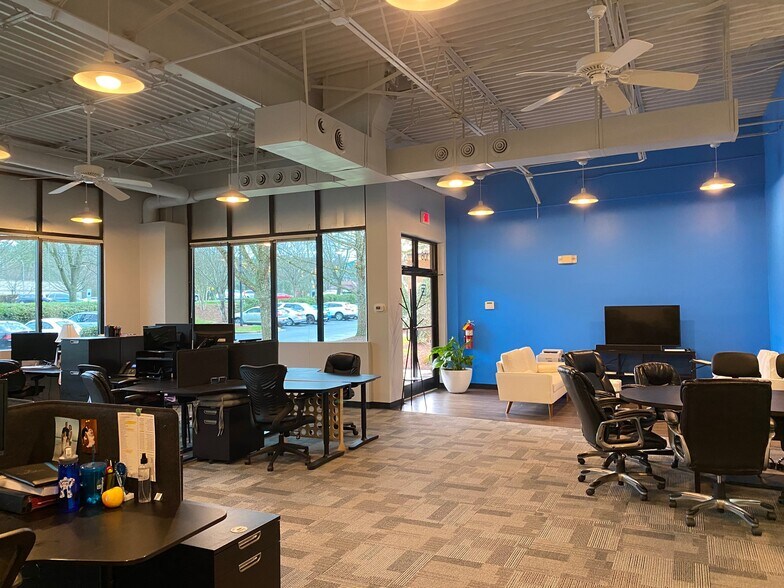 More Photos Of 7901 Strickland Rd, Raleigh Office Residential For Lease