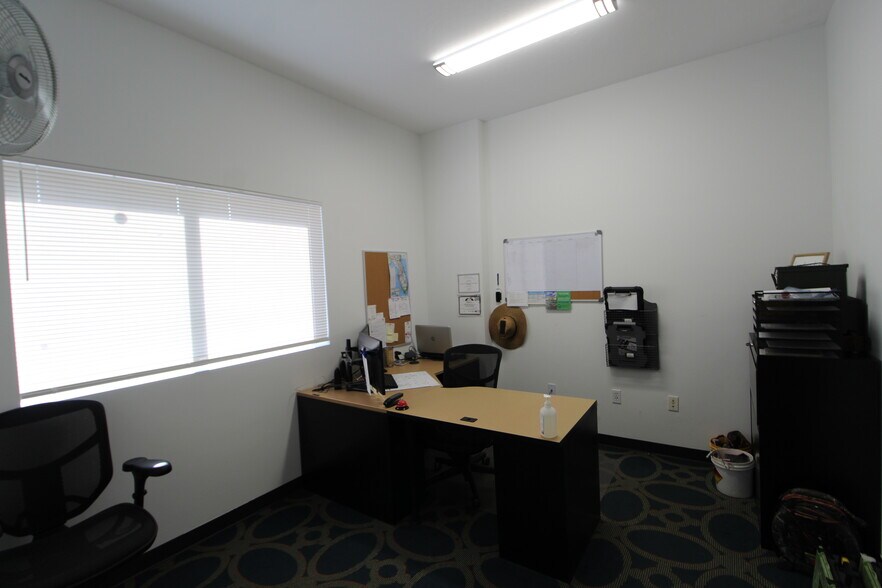 More Photos Of 3230 E 59th Dr, Bradenton Distribution For Lease