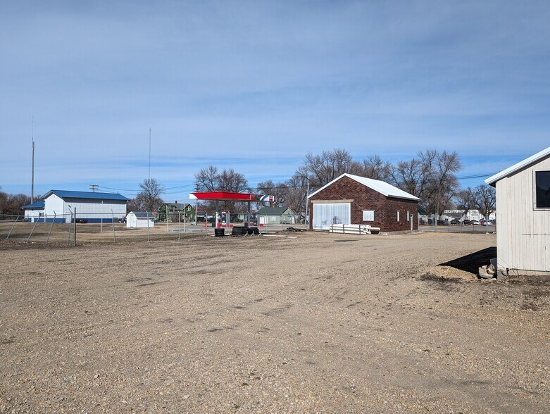 Primary Photo Of 120 N Broadway, Wells Flex For Sale