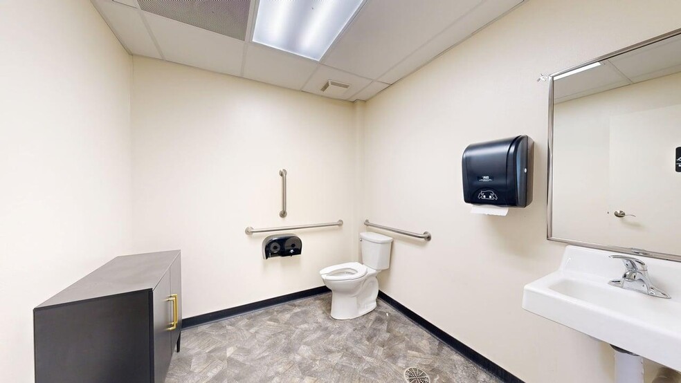 More Photos Of 1202 E Railroad St, Laurel Industrial For Sale