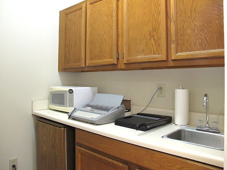 More Photos Of 1365 Westgate Center Dr, Winston-Salem Office For Sale