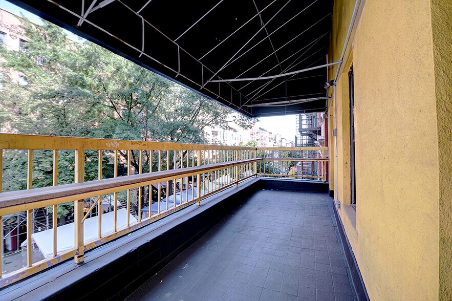 More Photos Of 6 Saint Marks Pl, New York Storefront For Lease