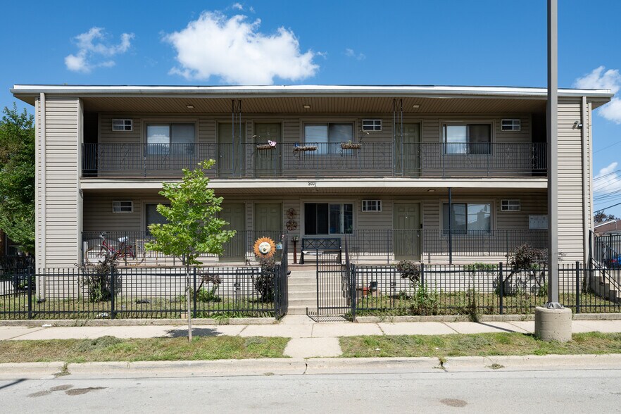 More Photos Of 3001 Prairie St, Franklin Park Apartments For Sale
