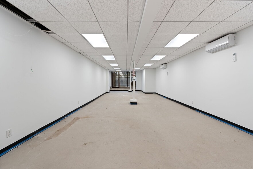 More Photos Of 2100 Clove Rd, Staten Island Storefront For Lease