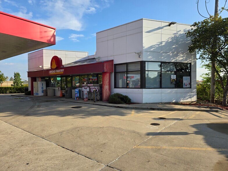 Primary Photo Of 7401 Jensen Blvd, Hanover Park Service Station For Sale