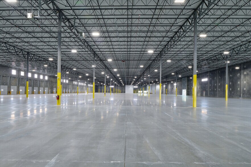 More Photos Of 8900 Escobar Dr, El Paso Distribution For Lease