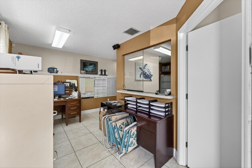 More Photos Of 7 W Main St, Apopka Office For Sale