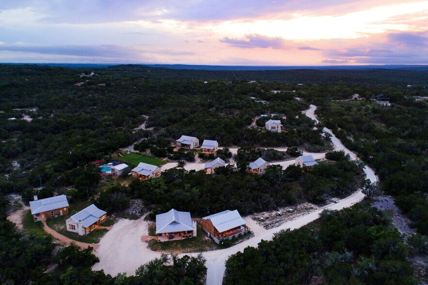 More Photos Of 7400 McGregor Ln, Dripping Springs Hotel For Sale