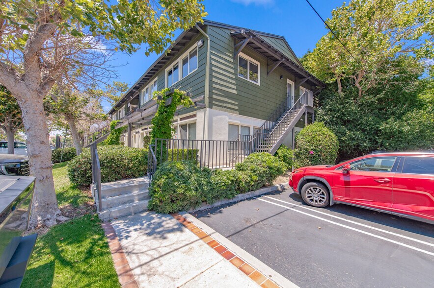 More Photos Of 2482 Newport Blvd, Costa Mesa Loft Creative Space For Lease