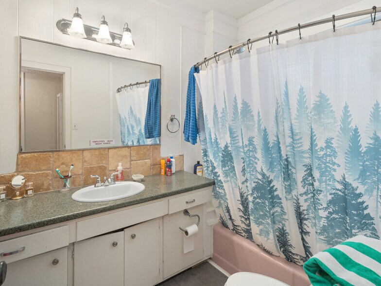 More Photos Of 237 S 7400 E, Huntsville Freestanding For Sale