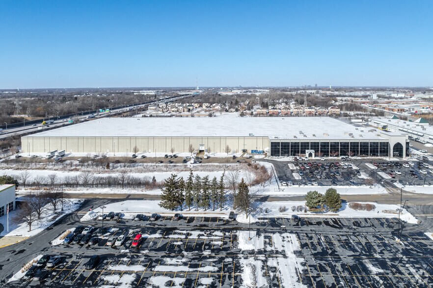 More Photos Of 880 S Rohlwing Rd, Addison Distribution For Lease