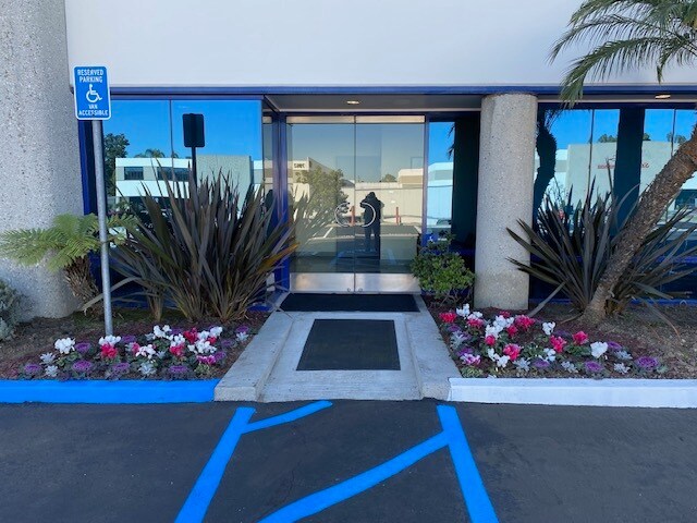 More Photos Of 17892- B Gothard St, Huntington Beach Manufacturing For Lease