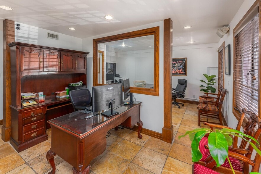 More Photos Of 8752 Holloway Dr, West Hollywood Office For Sale
