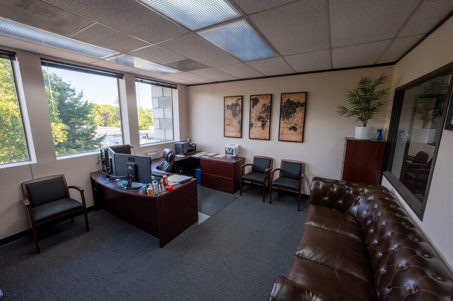 More Photos Of 8196 SW Hall Blvd, Beaverton Office For Lease