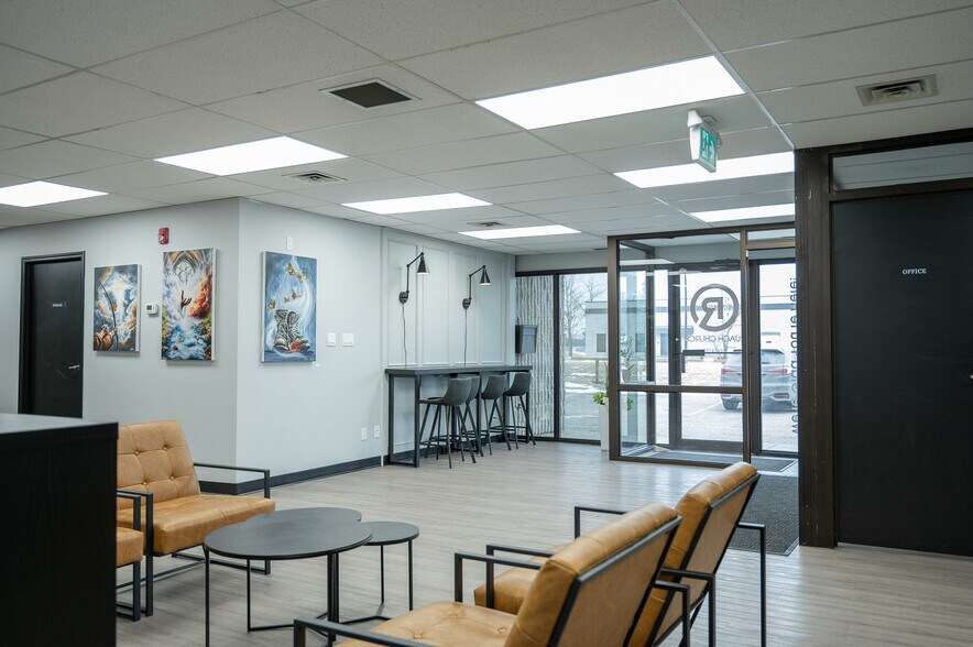 More Photos Of 2216 27th Ave NE, Calgary Flex For Lease