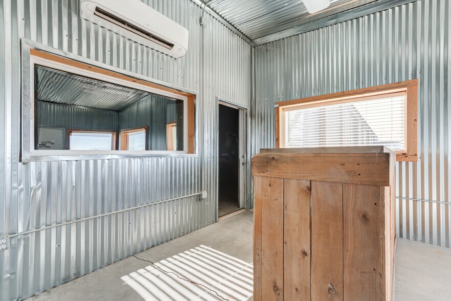 More Photos Of 4212 F M 2528, Lubbock Flex For Sale