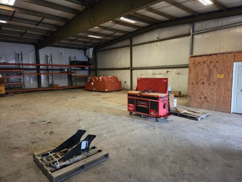 More Photos Of 217 Alfery Ln, Mount Pleasant Warehouse For Lease