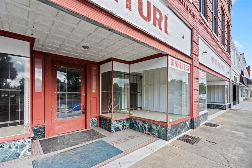 More Photos Of 163 W Main St, Timmonsville General Retail For Sale