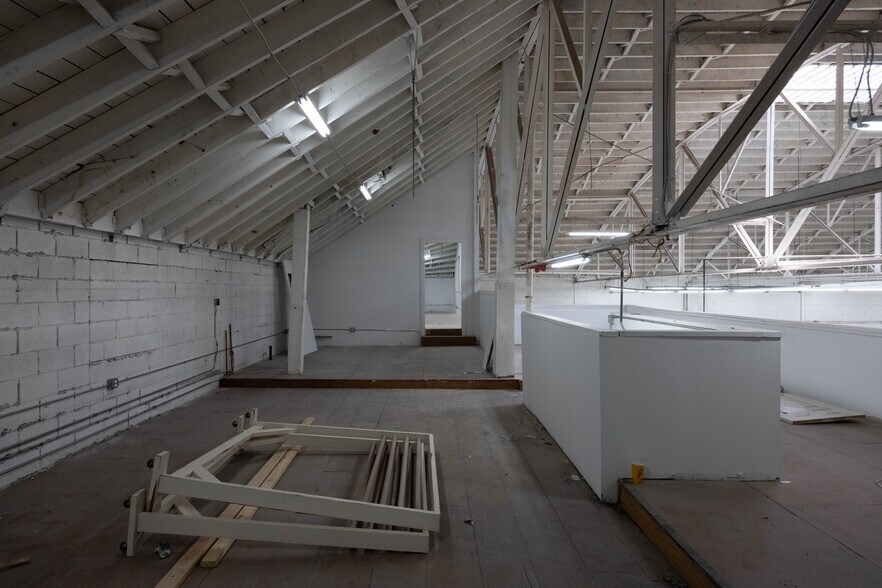 More Photos Of 326-330 W 58th St, Los Angeles Warehouse For Sale