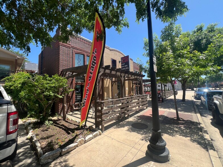 More Photos Of 206 N Oak St, Roanoke Restaurant For Sale