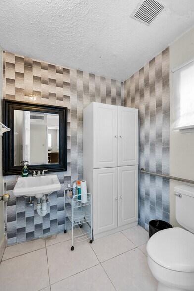 More Photos Of , El Paso Office For Sale