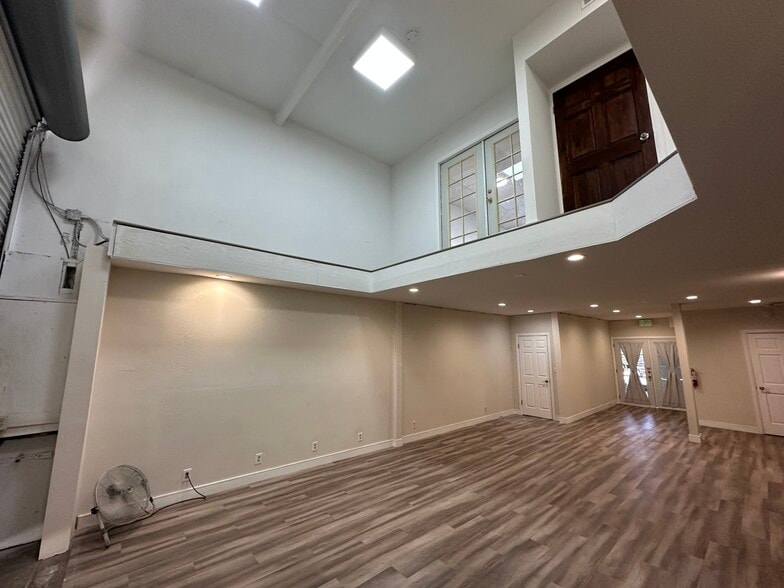 More Photos Of 1230 N Jefferson St, Anaheim Light Distribution For Sale