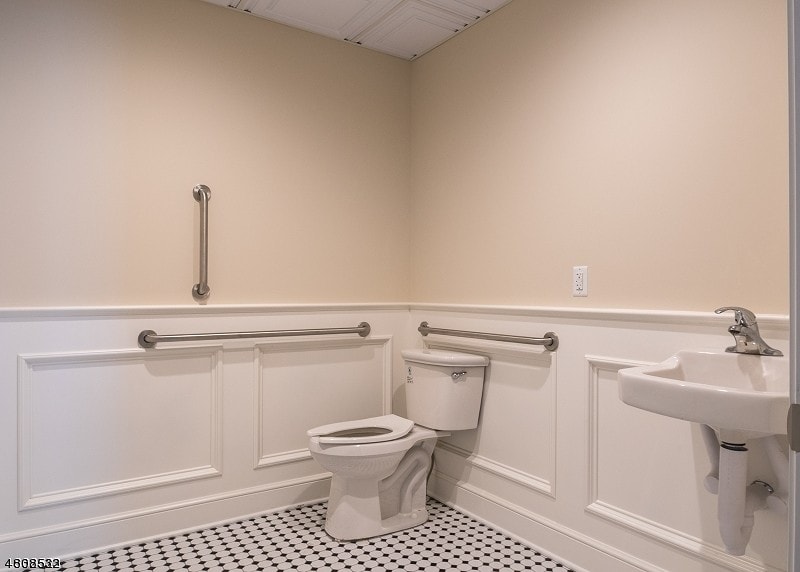 More Photos Of 132 W Greenbrook Rd, North Caldwell Office For Sale