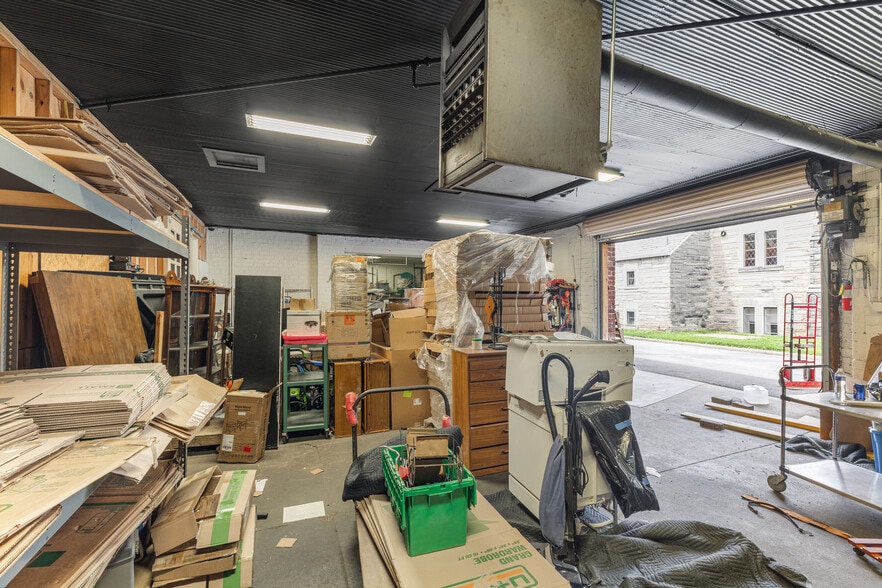 More Photos Of 160 E Morgan St, Martinsville Showroom For Sale