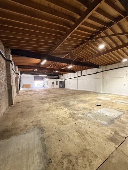 More Photos Of 4547-4549 E Thompson St, Philadelphia General Retail For Lease