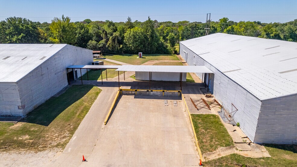 More Photos Of 401 Hardy Ave, Corsicana Warehouse For Lease