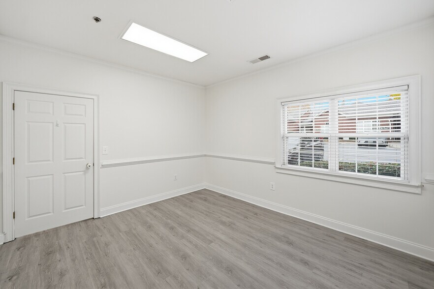 More Photos Of 103 Weatherstone Dr, Woodstock Medical For Lease