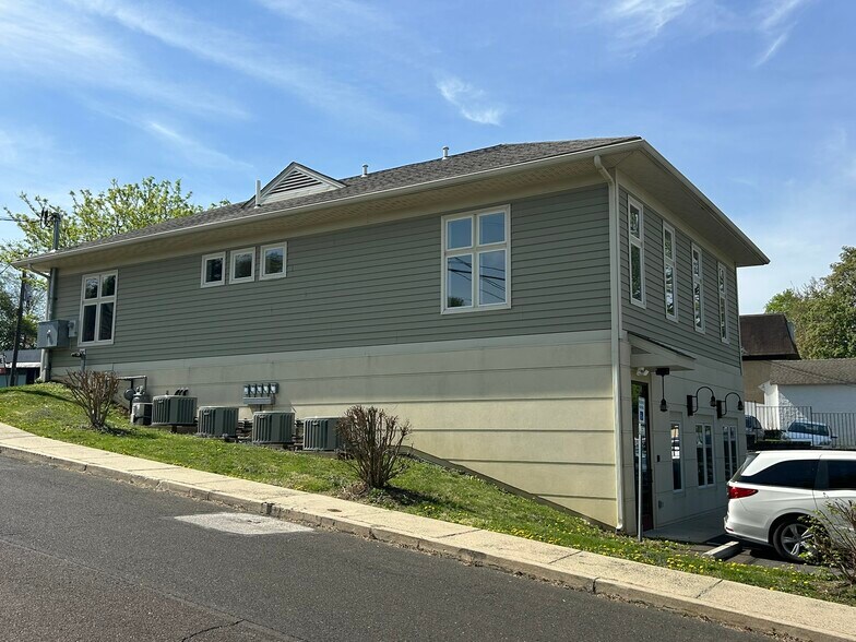 More Photos Of 1920 Old York Rd, Abington Office For Sale