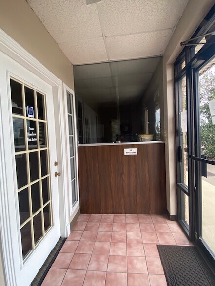 More Photos Of 2670 Highway 35 Byp S, Alvin Office For Lease