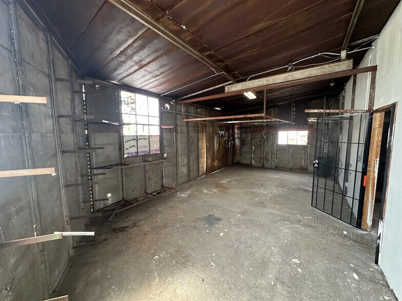More Photos Of 8517-8519 Long Beach Blvd, Huntington Park Storefront For Lease