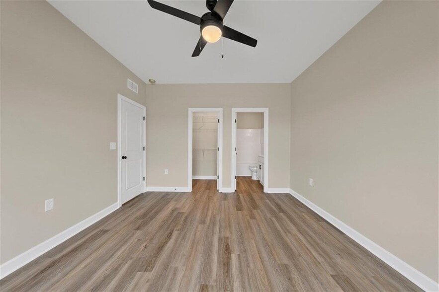 More Photos Of 721 Plano Rd, Bowling Green Apartments For Sale