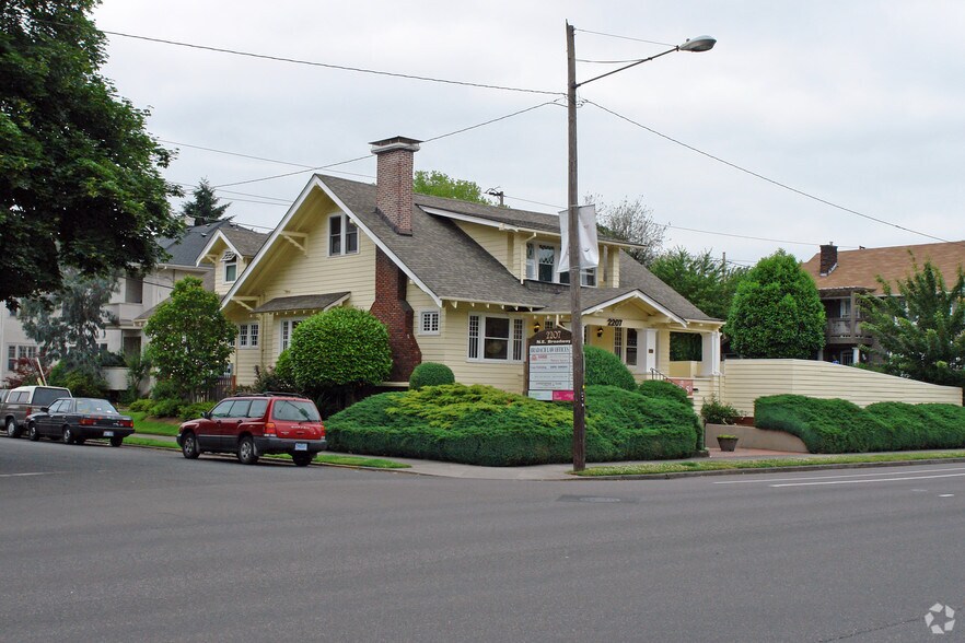 More Photos Of 2207 NE Broadway St, Portland Loft Creative Space For Lease