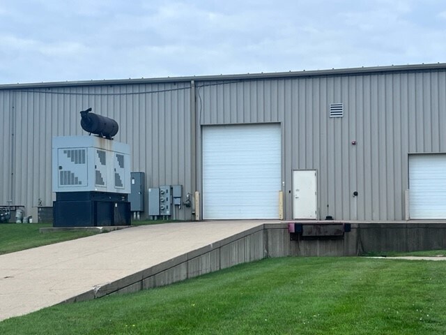 More Photos Of 921-929 Marthas Way, Hiawatha Light Distribution For Sale