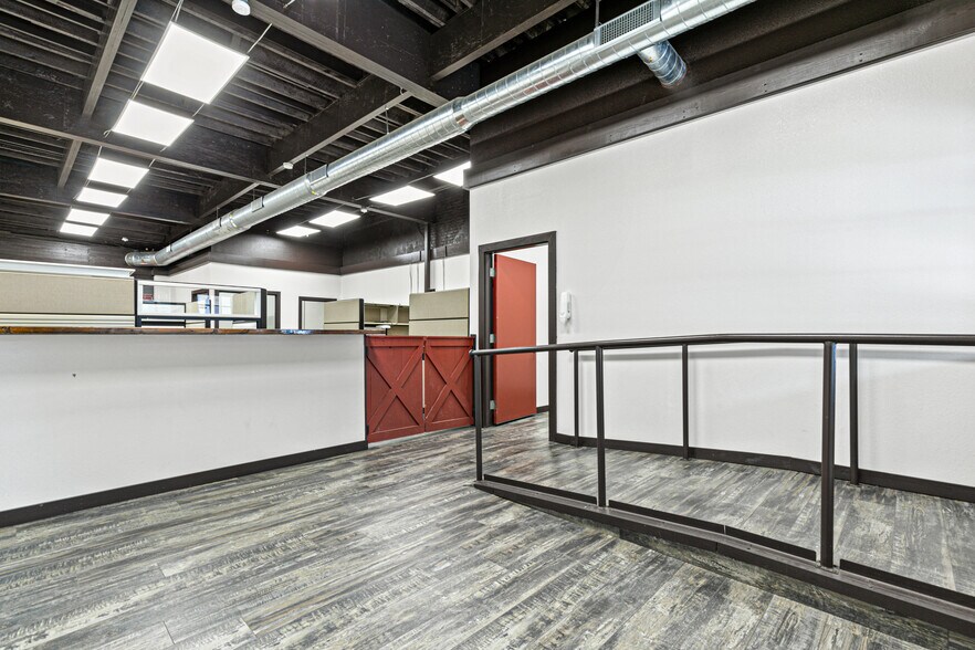 More Photos Of 106 W Grove St, Kaufman Freestanding For Lease