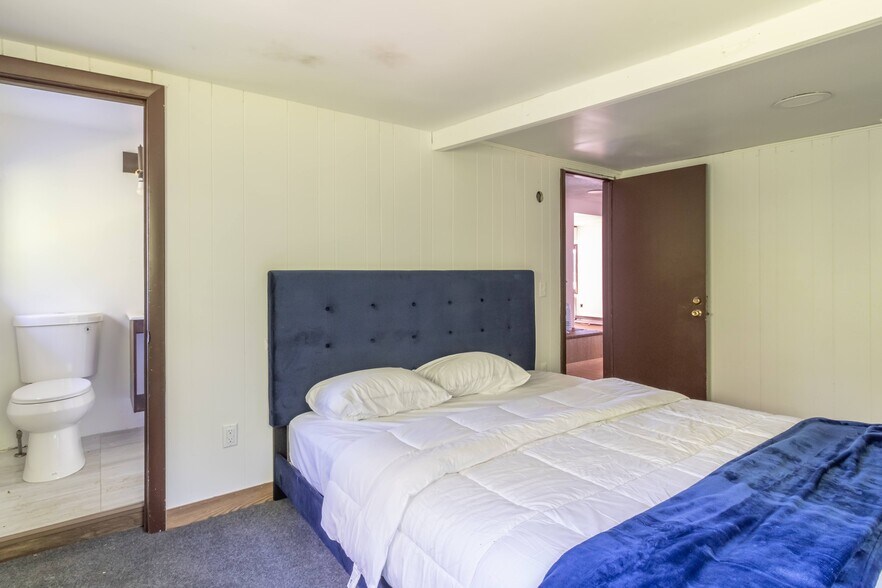 More Photos Of 196 US Route 1, Bucksport Hotel For Sale