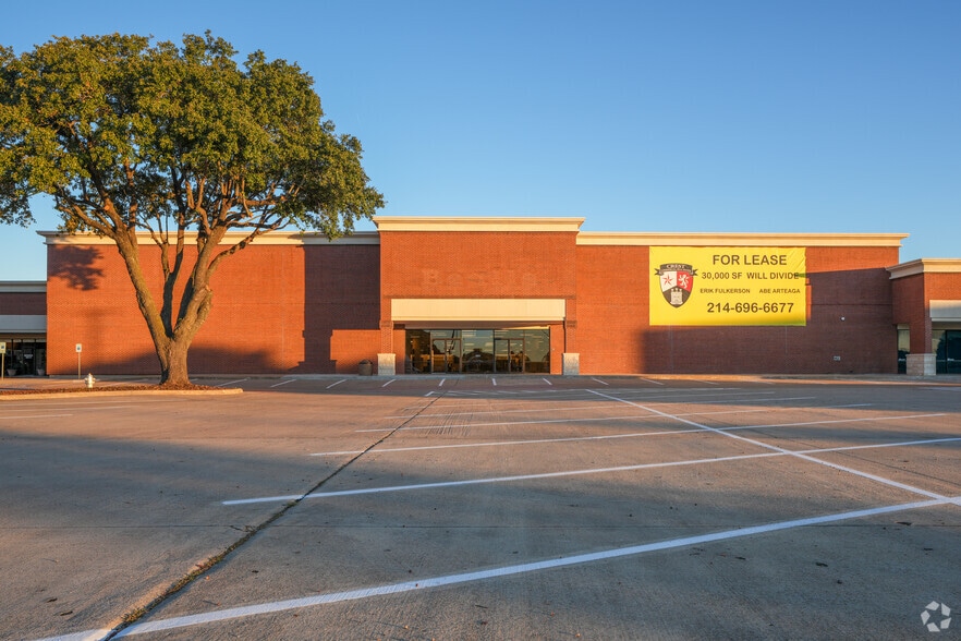 More Photos Of 901 N Polk St, DeSoto General Retail For Lease