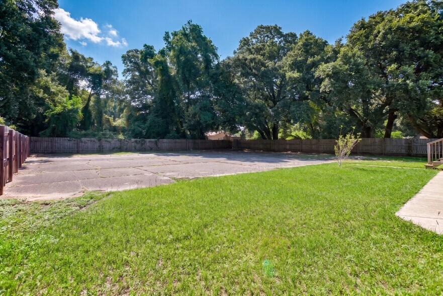 More Photos Of 4542 Alba St, Pace Office For Sale