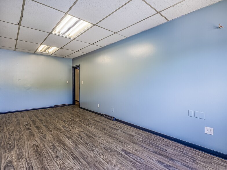 More Photos Of 1121 E State Blvd, Fort Wayne Freestanding For Sale
