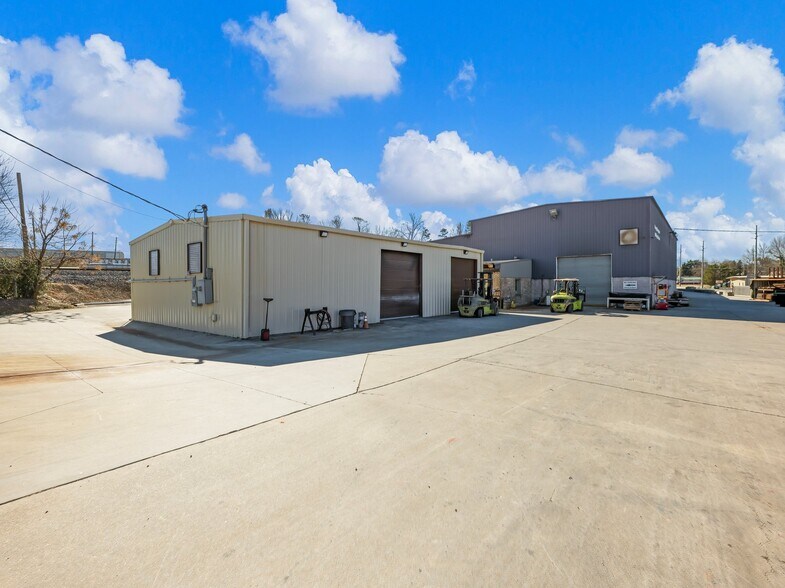 More Photos Of 1205 Industrial Blvd, Gainesville Warehouse For Sale