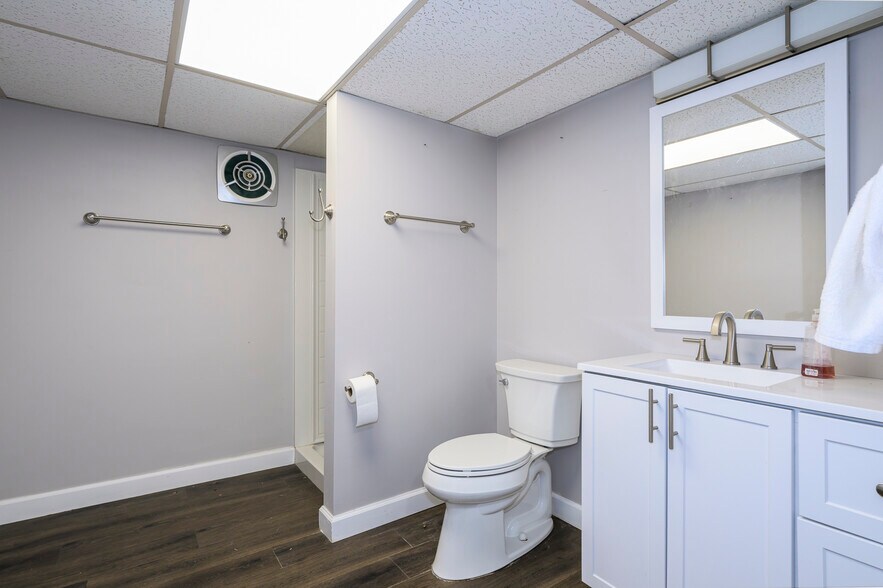 More Photos Of 4374-4382 W Pine Blvd, Saint Louis Office For Sale