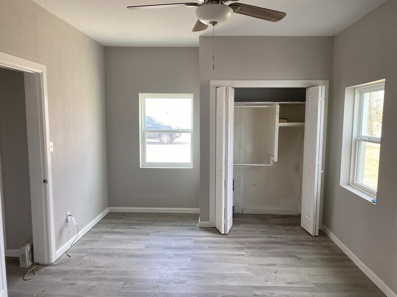 More Photos Of 400 Boren Blvd, Seminole Service For Lease