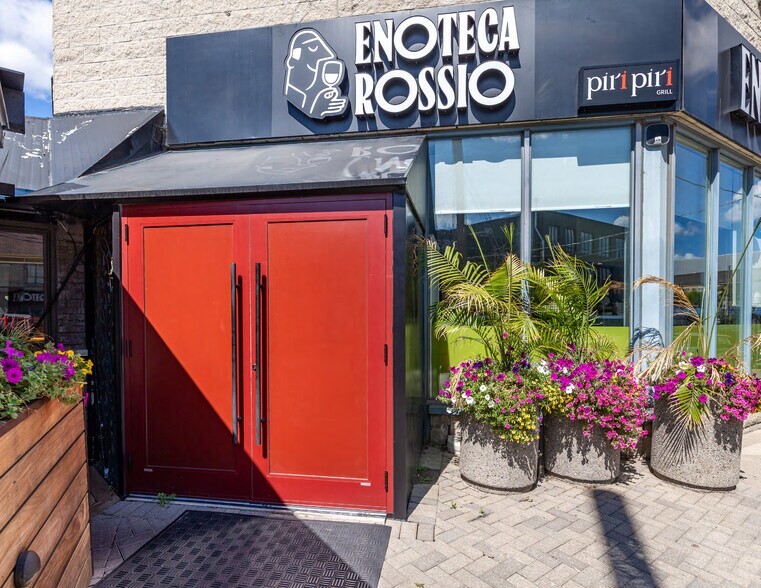More Photos Of 1444 Dupont St, Toronto Showroom For Sale