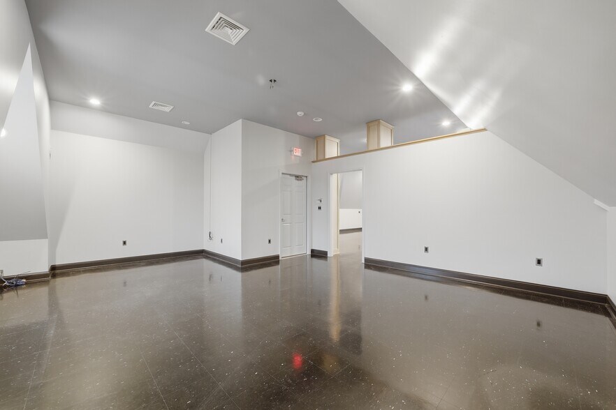 More Photos Of 166 S Broad St, Meriden Medical For Lease