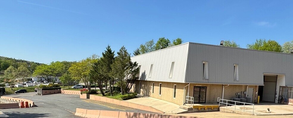 More Photos Of 10109 Giles Run Rd, Lorton Distribution For Lease